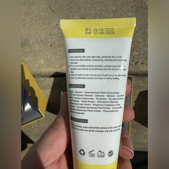 7 Piece Warm Vanilla Gift Set by LUCOTIYA - Picture 10 of 13